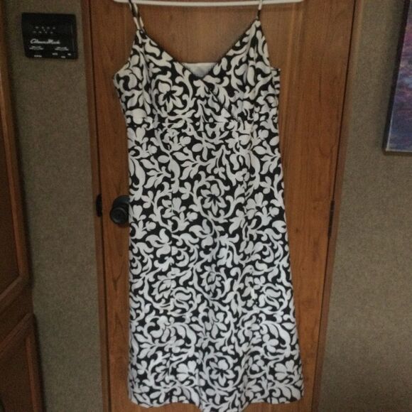 NWOT. Ann Taylor Black & White Swirl Print Dress 6 - Picture 1 of 8